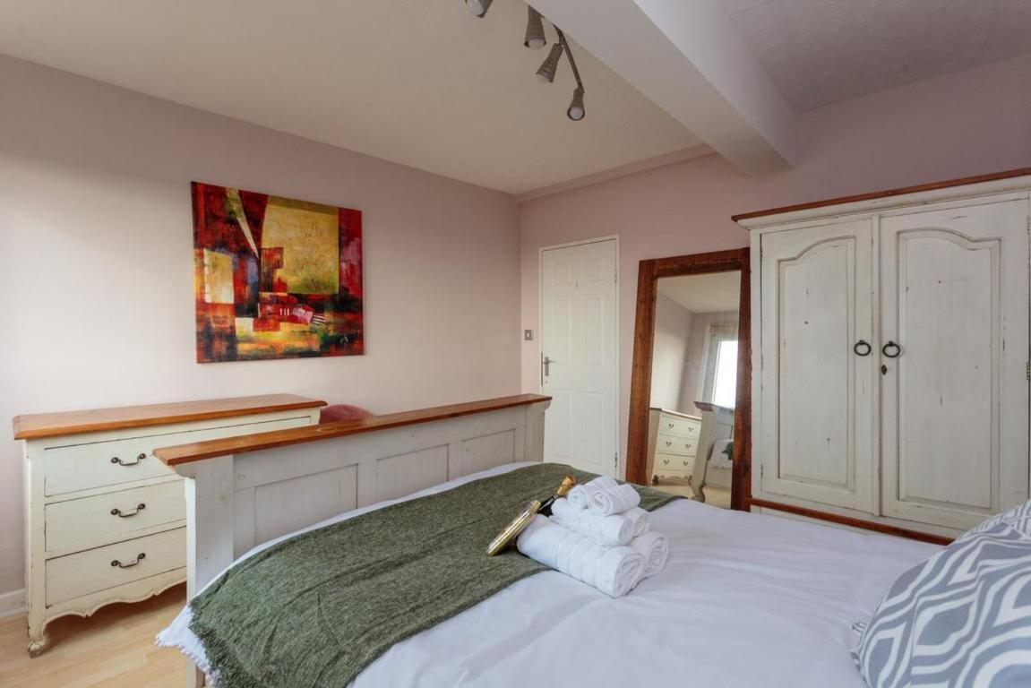 Gorgeous 3-Bed Flat, 15 Minutes To City Centre Edinburgh Exterior photo