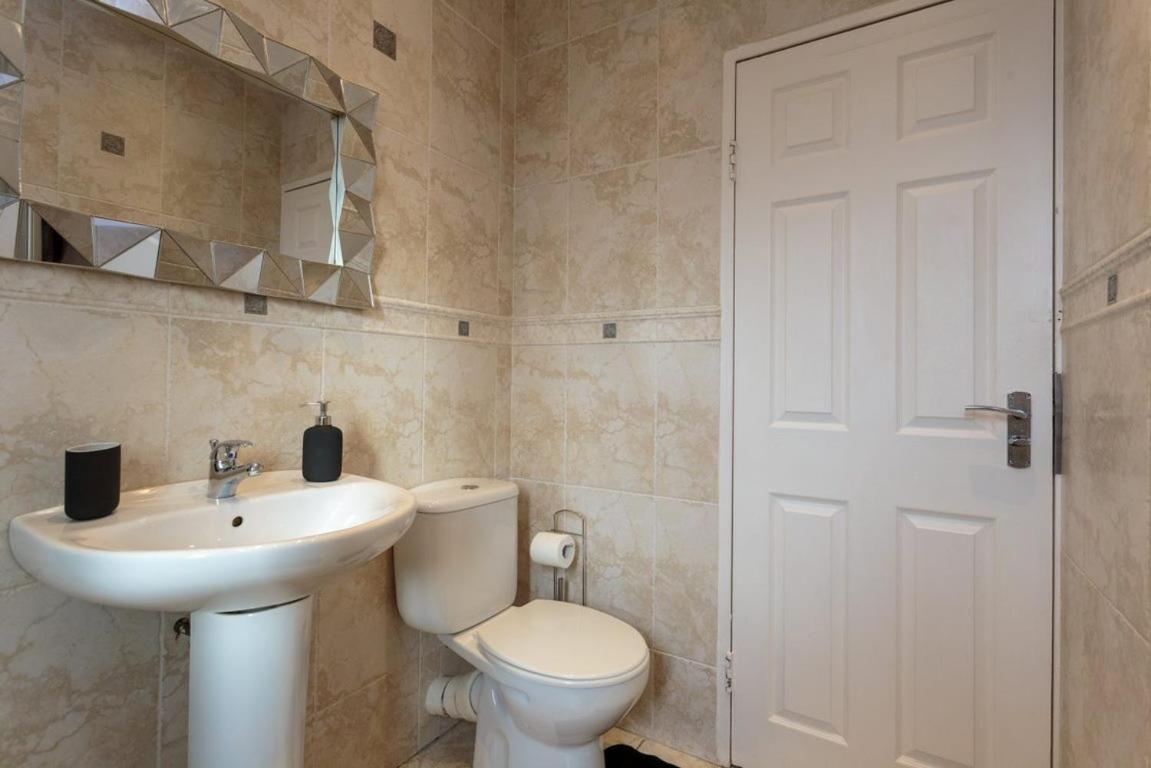 Gorgeous 3-Bed Flat, 15 Minutes To City Centre Edinburgh Exterior photo